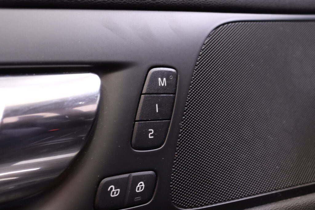 Volvo - V60 - D4 AWD Business Inscription aut // Suomi-auto / Webasto / Koukku / Pilot assist / VOC / AppleCarPlay / Muistipenkki // Volvo - V60 - D4 AWD Business Inscription aut // Suomi-auto / Webasto / Koukku / Pilot assist / VOC / AppleCarPlay / Muistipenkki // - Farmari