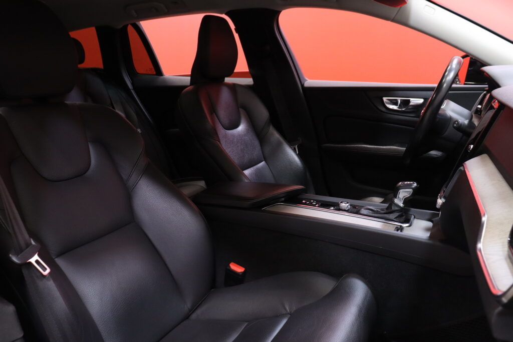 Volvo - V60 - D4 AWD Business Inscription aut // Suomi-auto / Webasto / Koukku / Pilot assist / VOC / AppleCarPlay / Muistipenkki // Volvo - V60 - D4 AWD Business Inscription aut // Suomi-auto / Webasto / Koukku / Pilot assist / VOC / AppleCarPlay / Muistipenkki // - Farmari