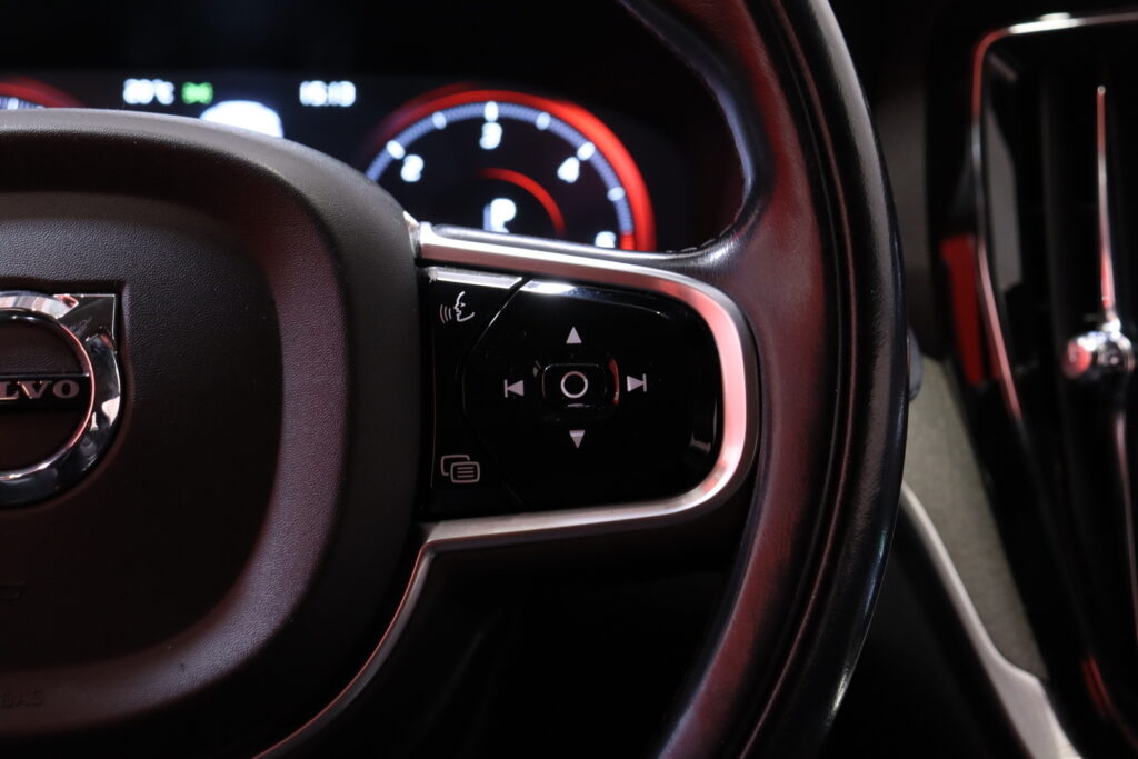 tuotekuva-Volvo-V60-CPX-484-2026-04-14-112505-18 tuotekuva-Volvo-V60-CPX-484-2026-04-14-112505-18