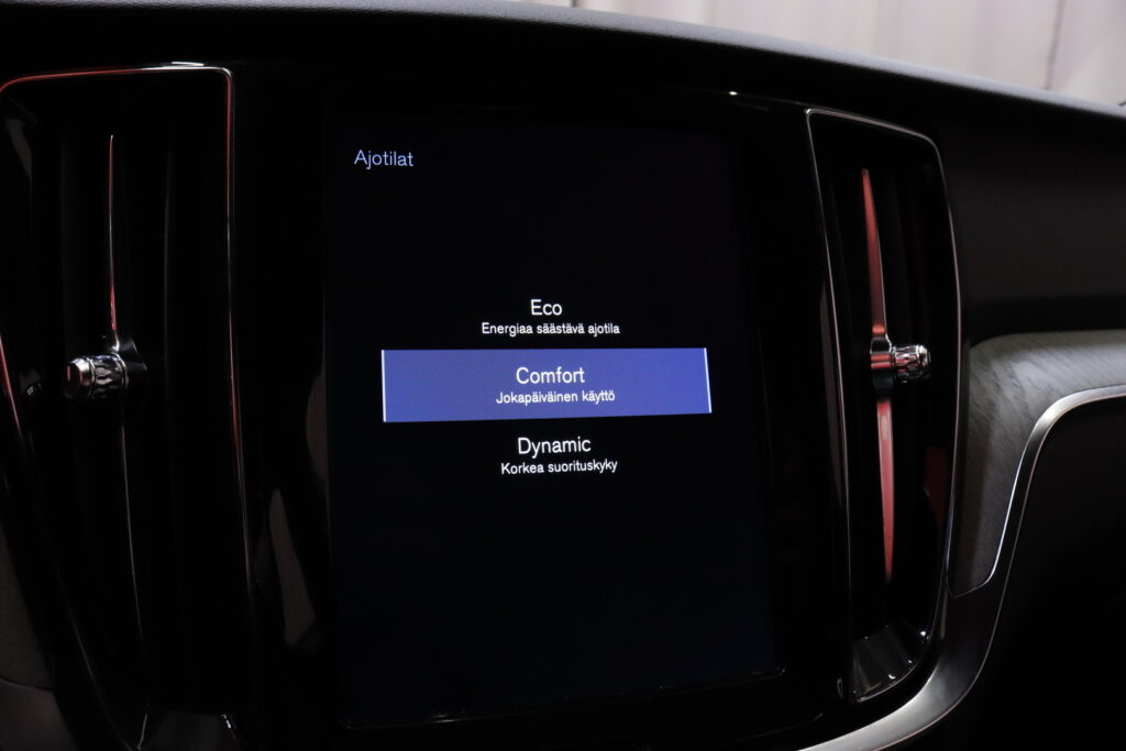 tuotekuva-Volvo-V60-CPX-484-2026-04-14-112505-25 tuotekuva-Volvo-V60-CPX-484-2026-04-14-112505-25