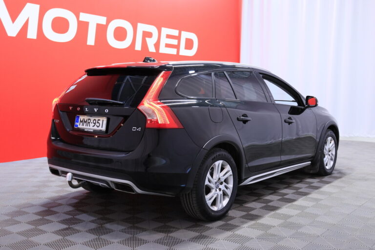 Volvo - V60 Cross Country - D4 Summum aut / Webasto / Koukku / Muistipenkki / Nahat / Keyless / - Farmari