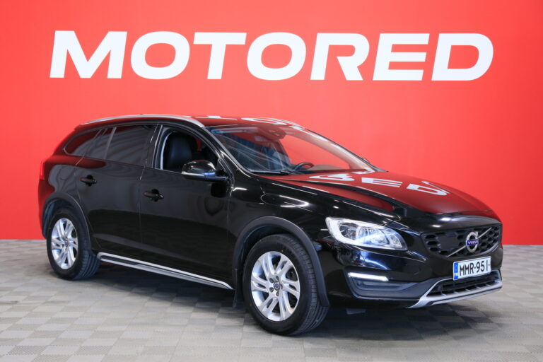 Volvo - V60 Cross Country - D4 Summum aut / Webasto / Koukku / Muistipenkki / Nahat / Keyless / - Farmari