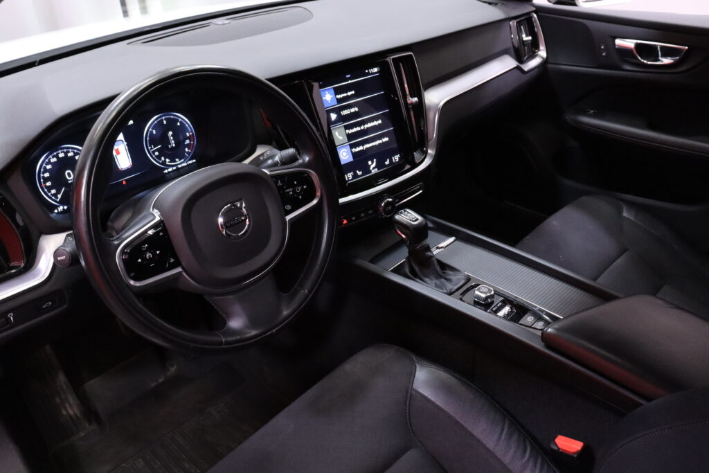 Volvo - V60 Cross Country - D4 AWD Business aut // ACC / Pilot Assist / VOC / Webasto / Keyless / Koukku / AppleCarPlay // Volvo - V60 Cross Country - D4 AWD Business aut // ACC / Pilot Assist / VOC / Webasto / Keyless / Koukku / AppleCarPlay // - Farmari
