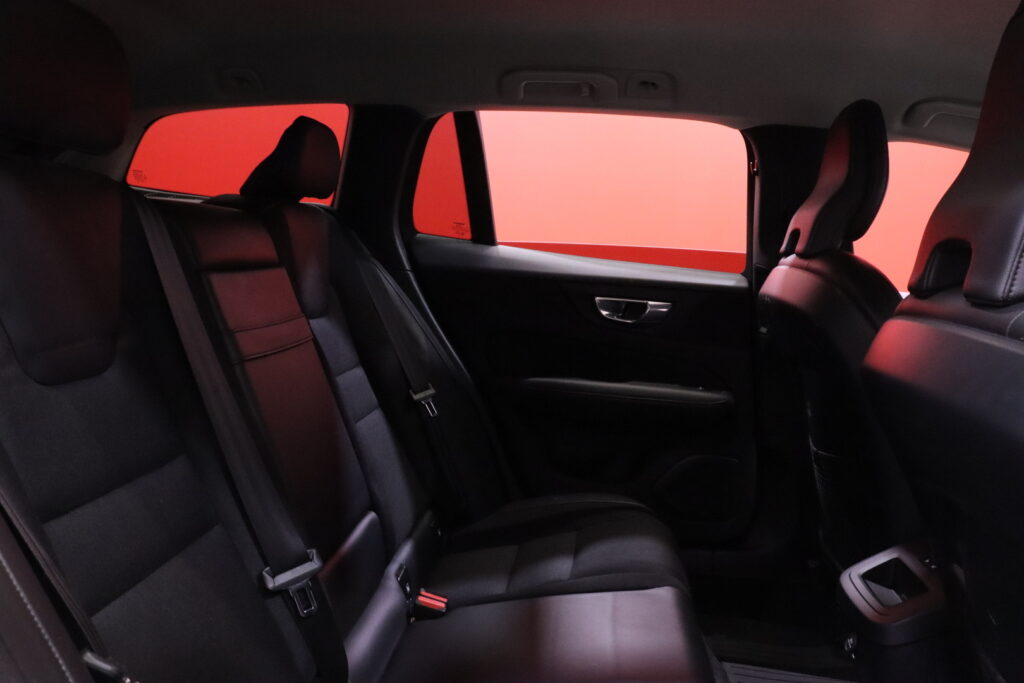 Volvo - V60 Cross Country - D4 AWD Business aut // ACC / Pilot Assist / VOC / Webasto / Keyless / Koukku / AppleCarPlay // Volvo - V60 Cross Country - D4 AWD Business aut // ACC / Pilot Assist / VOC / Webasto / Keyless / Koukku / AppleCarPlay // - Farmari