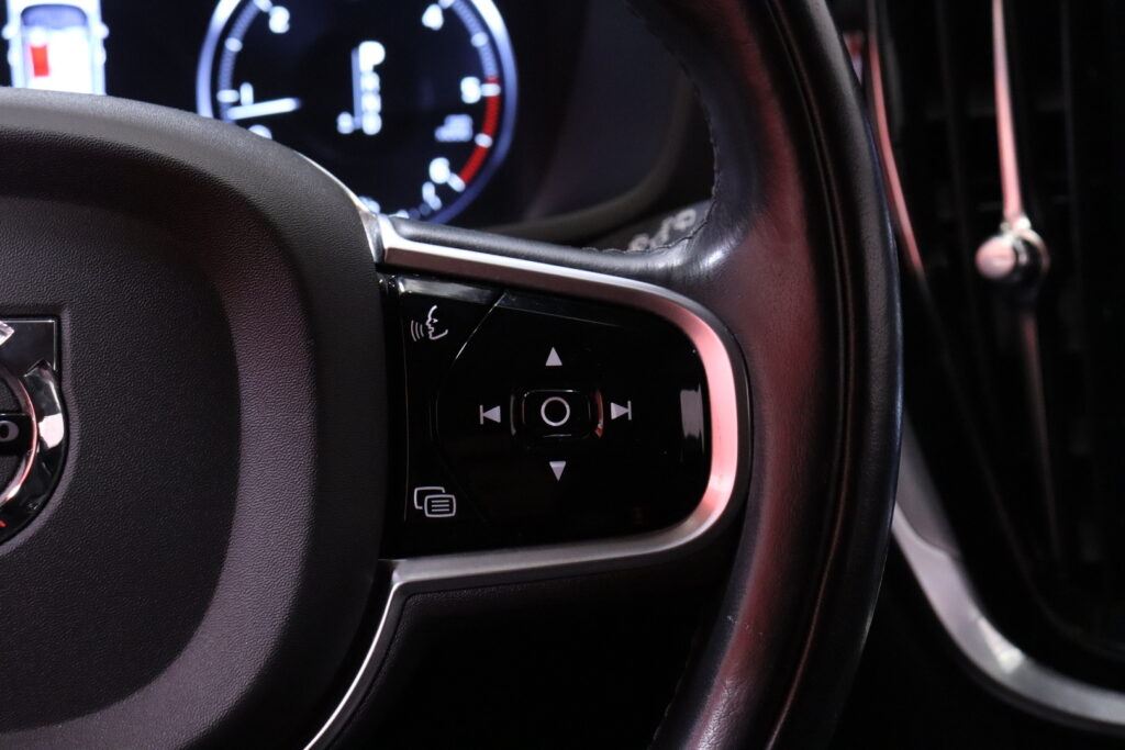 tuotekuva-Volvo-V60-Cross-Country-NNE-469-2026-04-08-155505-17 tuotekuva-Volvo-V60-Cross-Country-NNE-469-2026-04-08-155505-17