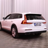 Volvo - V60 Cross Country - D4 AWD Business aut // ACC / Pilot Assist / VOC / Webasto / Keyless / Koukku / AppleCarPlay // - Farmari