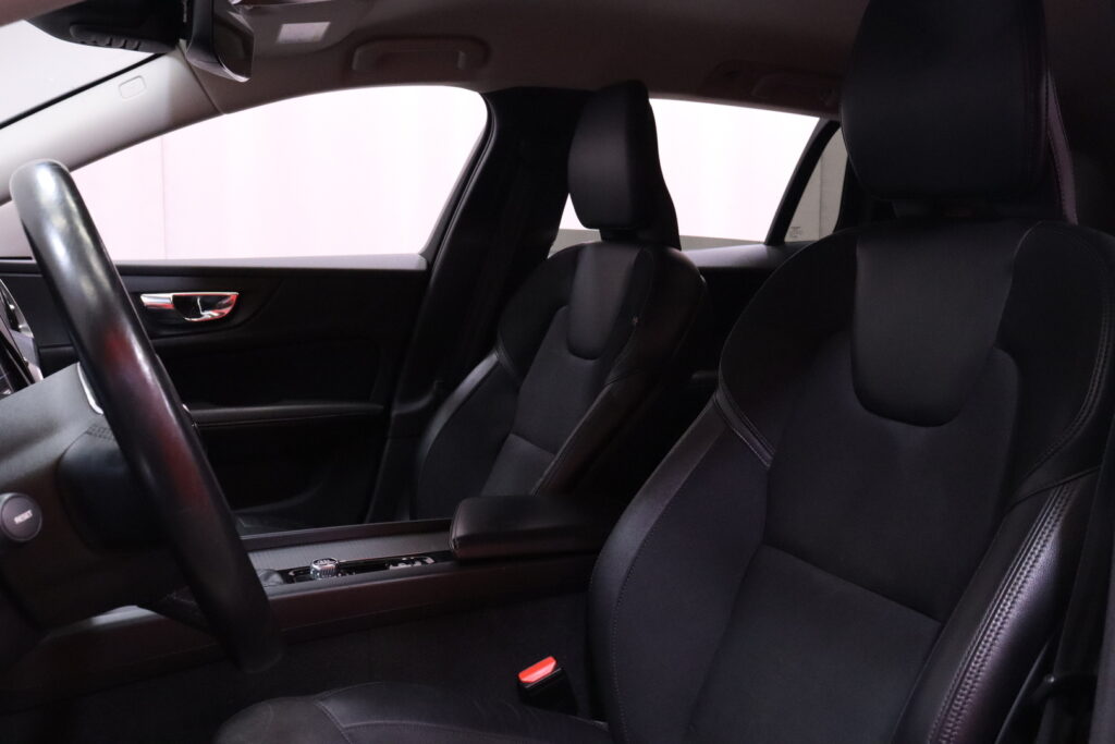 Volvo - V60 Cross Country - D4 AWD Business aut // ACC / Pilot Assist / VOC / Webasto / Keyless / Koukku / AppleCarPlay // Volvo - V60 Cross Country - D4 AWD Business aut // ACC / Pilot Assist / VOC / Webasto / Keyless / Koukku / AppleCarPlay // - Farmari