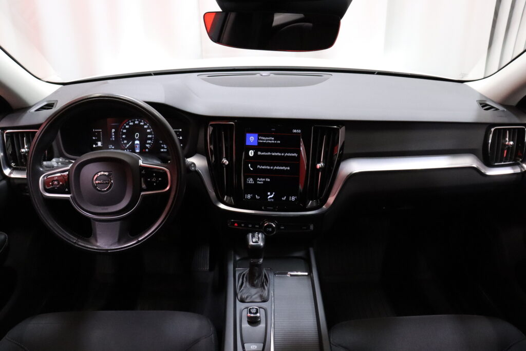 Volvo - V60 - D3 Business aut / Webasto / Vetokoukku / Apple Carplay / Volvo On Call / Digimittaristo / Volvo - V60 - D3 Business aut / Webasto / Vetokoukku / Apple Carplay / Volvo On Call / Digimittaristo / - Farmari