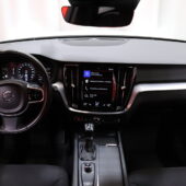 Volvo - V60 - D3 Business aut / Webasto / Vetokoukku / Apple Carplay / Volvo On Call / Digimittaristo / - Farmari