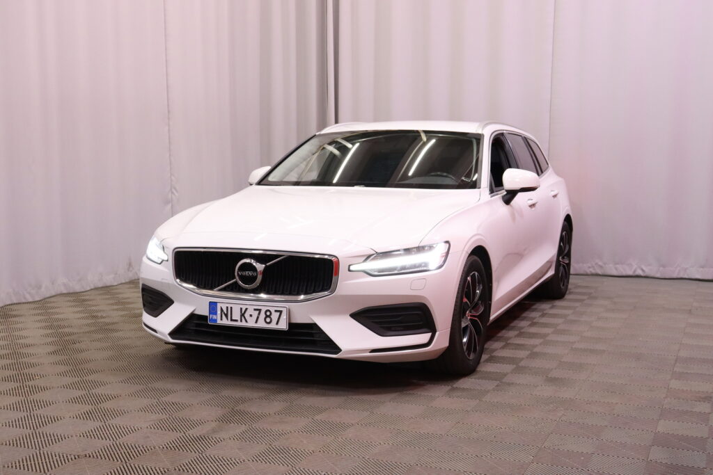 Volvo - V60 - D3 Business aut / Webasto / Vetokoukku / Apple Carplay / Volvo On Call / Digimittaristo / Volvo - V60 - D3 Business aut / Webasto / Vetokoukku / Apple Carplay / Volvo On Call / Digimittaristo / - Farmari