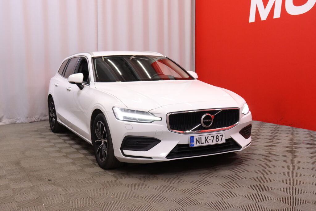Volvo - V60 - D3 Business aut / Webasto / Vetokoukku / Apple Carplay / Volvo On Call / Digimittaristo / Volvo - V60 - D3 Business aut / Webasto / Vetokoukku / Apple Carplay / Volvo On Call / Digimittaristo / - Farmari