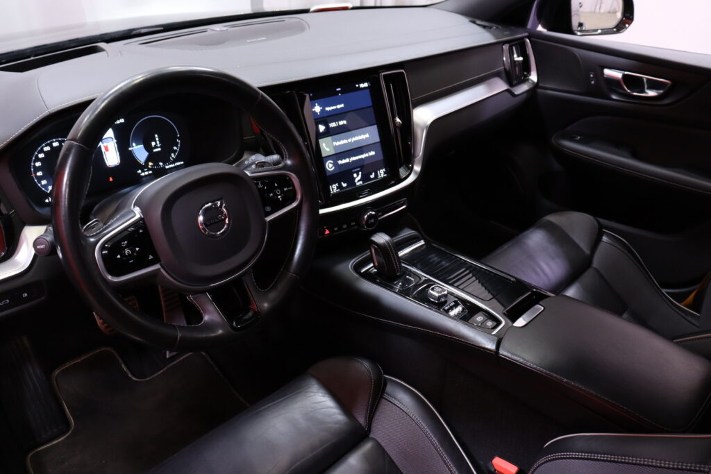 Volvo - V60 - T8 TwE AWD Polestar R-Desing aut // H&K / Navi / BLIS / Vetokoukku / KeyLess / Panorama / 360° kamera // Volvo - V60 - T8 TwE AWD Polestar R-Desing aut // H&K / Navi / BLIS / Vetokoukku / KeyLess / Panorama / 360° kamera // - Farmari