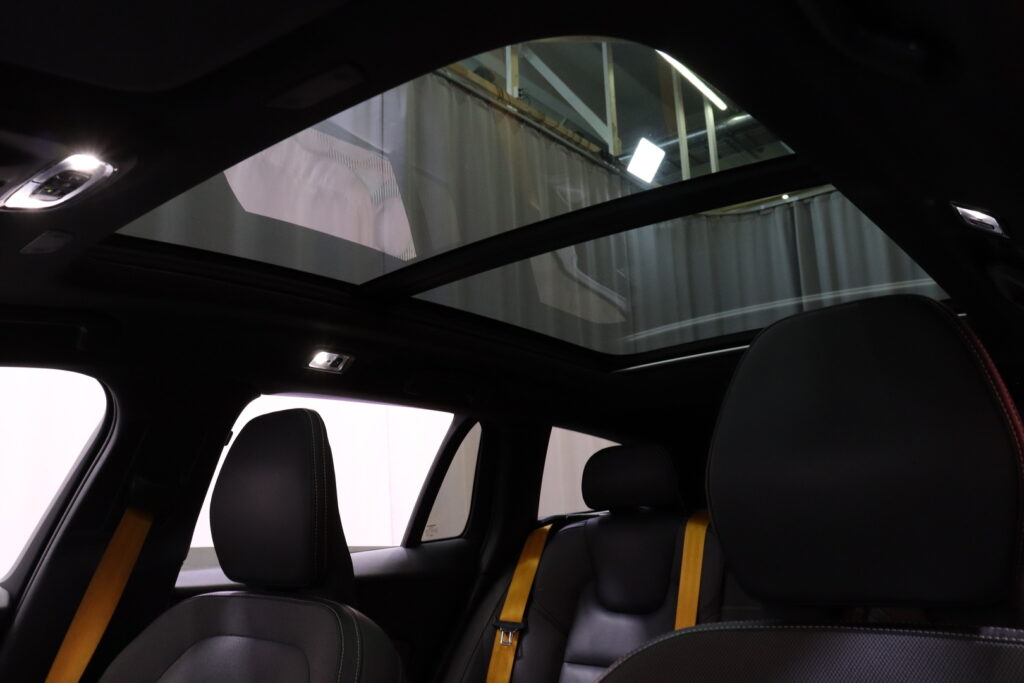 Volvo - V60 - T8 TwE AWD Polestar R-Desing aut // H&K / Navi / BLIS / Vetokoukku / KeyLess / Panorama / 360° kamera // Volvo - V60 - T8 TwE AWD Polestar R-Desing aut // H&K / Navi / BLIS / Vetokoukku / KeyLess / Panorama / 360° kamera // - Farmari