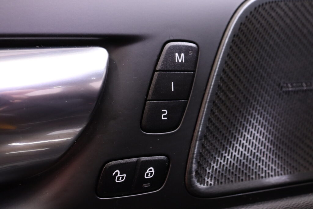 Volvo - V60 - T8 TwE AWD Polestar R-Desing aut // H&K / Navi / BLIS / Vetokoukku / KeyLess / Panorama / 360° kamera // Volvo - V60 - T8 TwE AWD Polestar R-Desing aut // H&K / Navi / BLIS / Vetokoukku / KeyLess / Panorama / 360° kamera // - Farmari