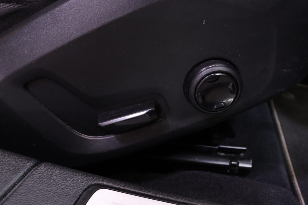 tuotekuva-Volvo-V60-YLZ-964-2026-04-17-161504-15 tuotekuva-Volvo-V60-YLZ-964-2026-04-17-161504-15