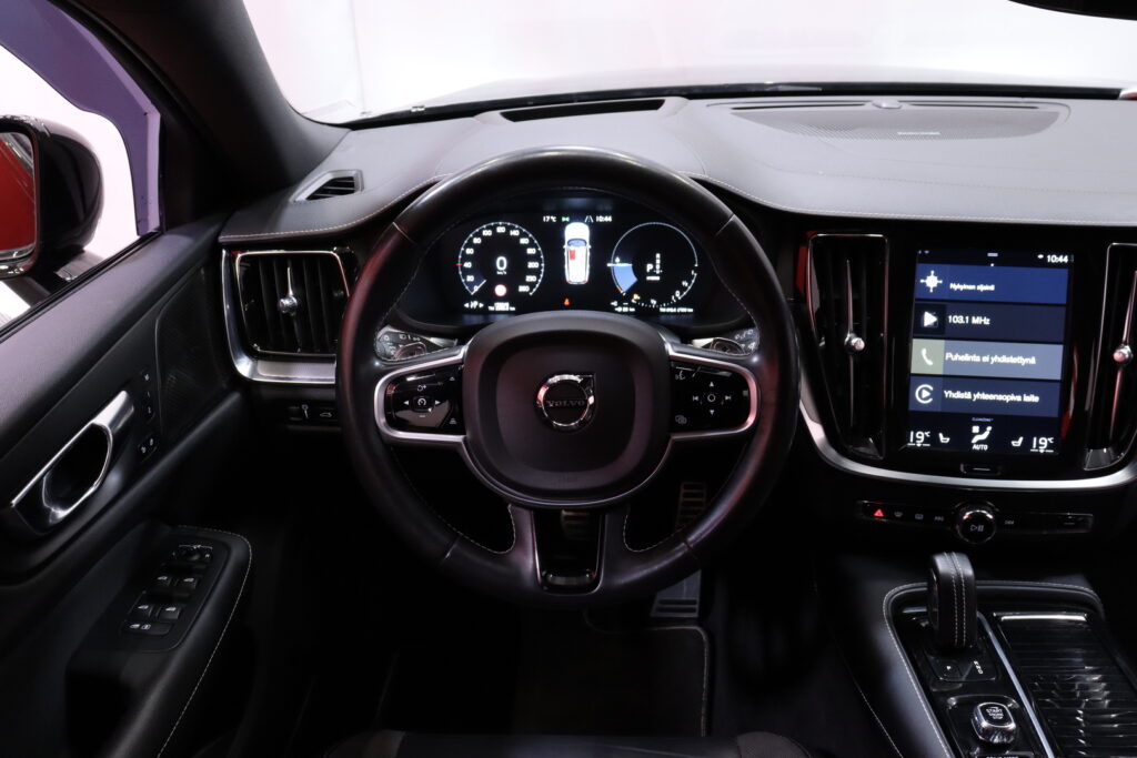 tuotekuva-Volvo-V60-YLZ-964-2026-04-17-161504-18 tuotekuva-Volvo-V60-YLZ-964-2026-04-17-161504-18