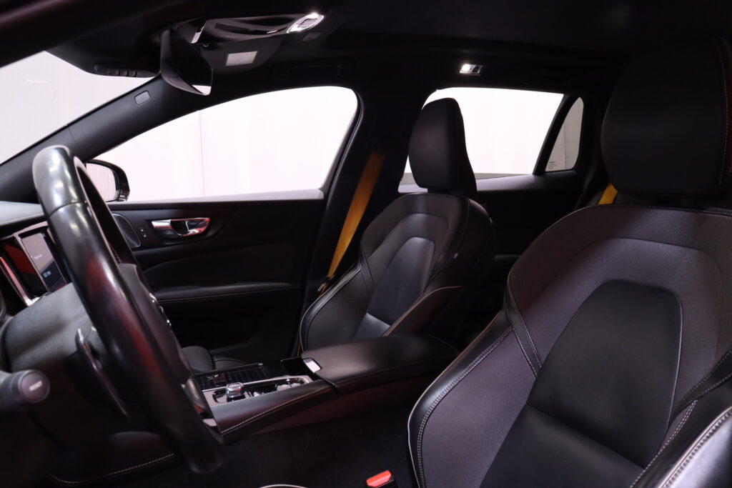 Volvo - V60 - T8 TwE AWD Polestar R-Desing aut // H&K / Navi / BLIS / Vetokoukku / KeyLess / Panorama / 360° kamera // Volvo - V60 - T8 TwE AWD Polestar R-Desing aut // H&K / Navi / BLIS / Vetokoukku / KeyLess / Panorama / 360° kamera // - Farmari
