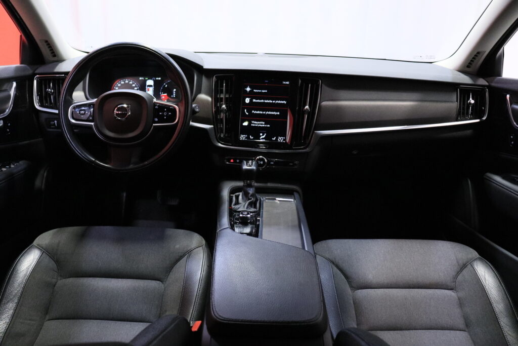 Volvo - V90 Cross Country - D4 AWD Plus aut / Webasto / ACC / H&K / Koukku / Kamera / VOC / Volvo - V90 Cross Country - D4 AWD Plus aut / Webasto / ACC / H&K / Koukku / Kamera / VOC / - Farmari