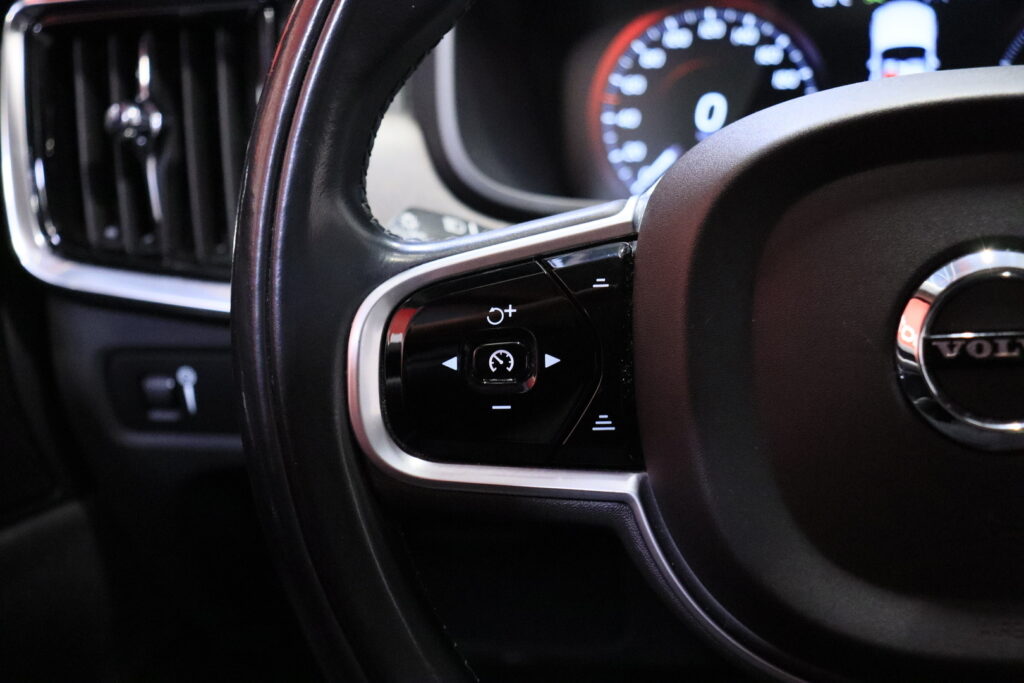 Volvo - V90 Cross Country - D4 AWD Plus aut / Webasto / ACC / H&K / Koukku / Kamera / VOC / Volvo - V90 Cross Country - D4 AWD Plus aut / Webasto / ACC / H&K / Koukku / Kamera / VOC / - Farmari