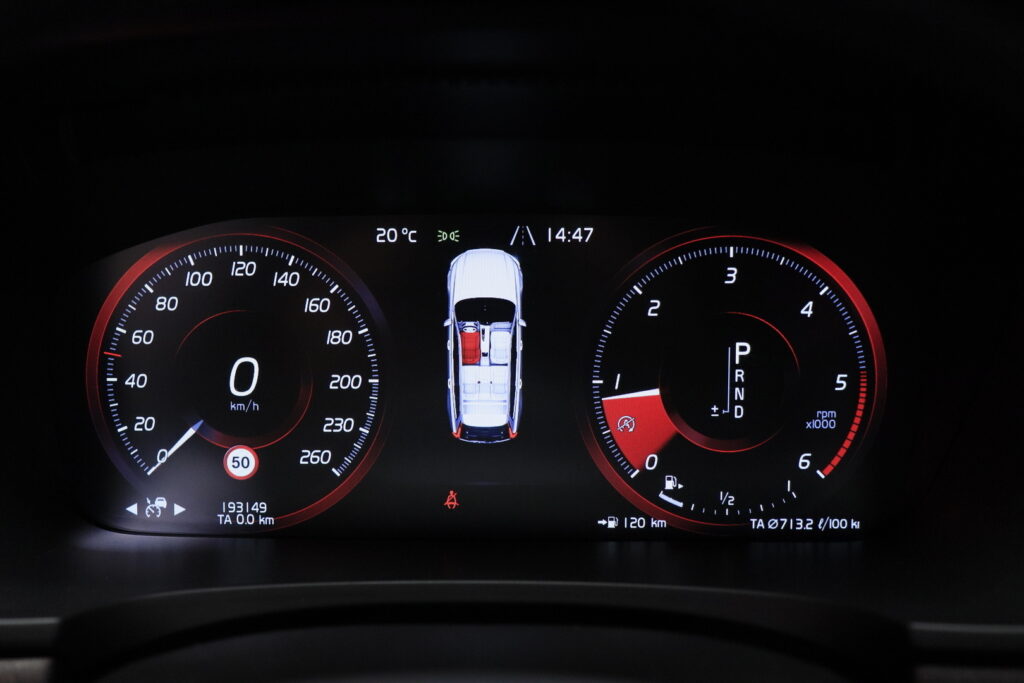 tuotekuva-Volvo-V90-Cross-Country-CRH-509-2026-04-09-123604-16 tuotekuva-Volvo-V90-Cross-Country-CRH-509-2026-04-09-123604-16