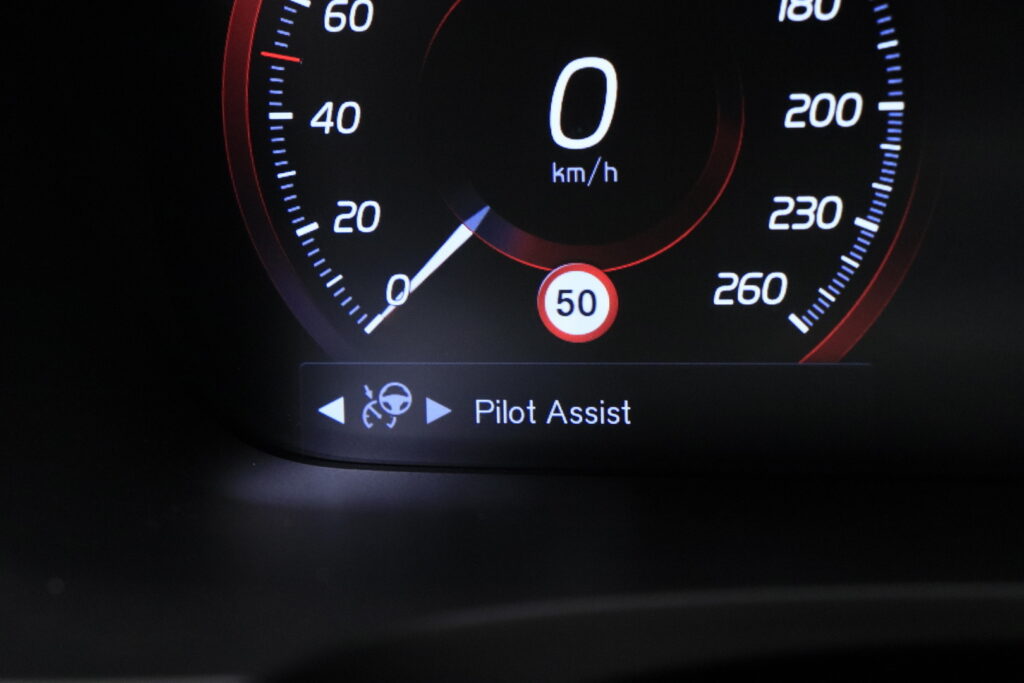 tuotekuva-Volvo-V90-Cross-Country-CRH-509-2026-04-09-123604-17 tuotekuva-Volvo-V90-Cross-Country-CRH-509-2026-04-09-123604-17