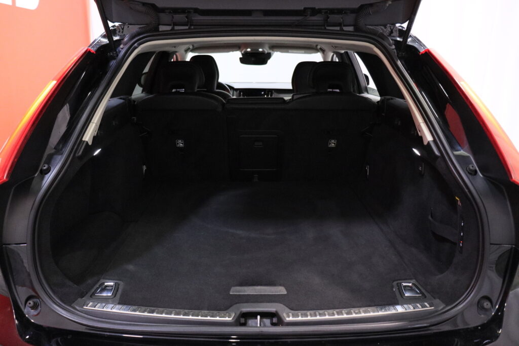 tuotekuva-Volvo-V90-Cross-Country-CRH-509-2026-04-09-123604-30 tuotekuva-Volvo-V90-Cross-Country-CRH-509-2026-04-09-123604-30