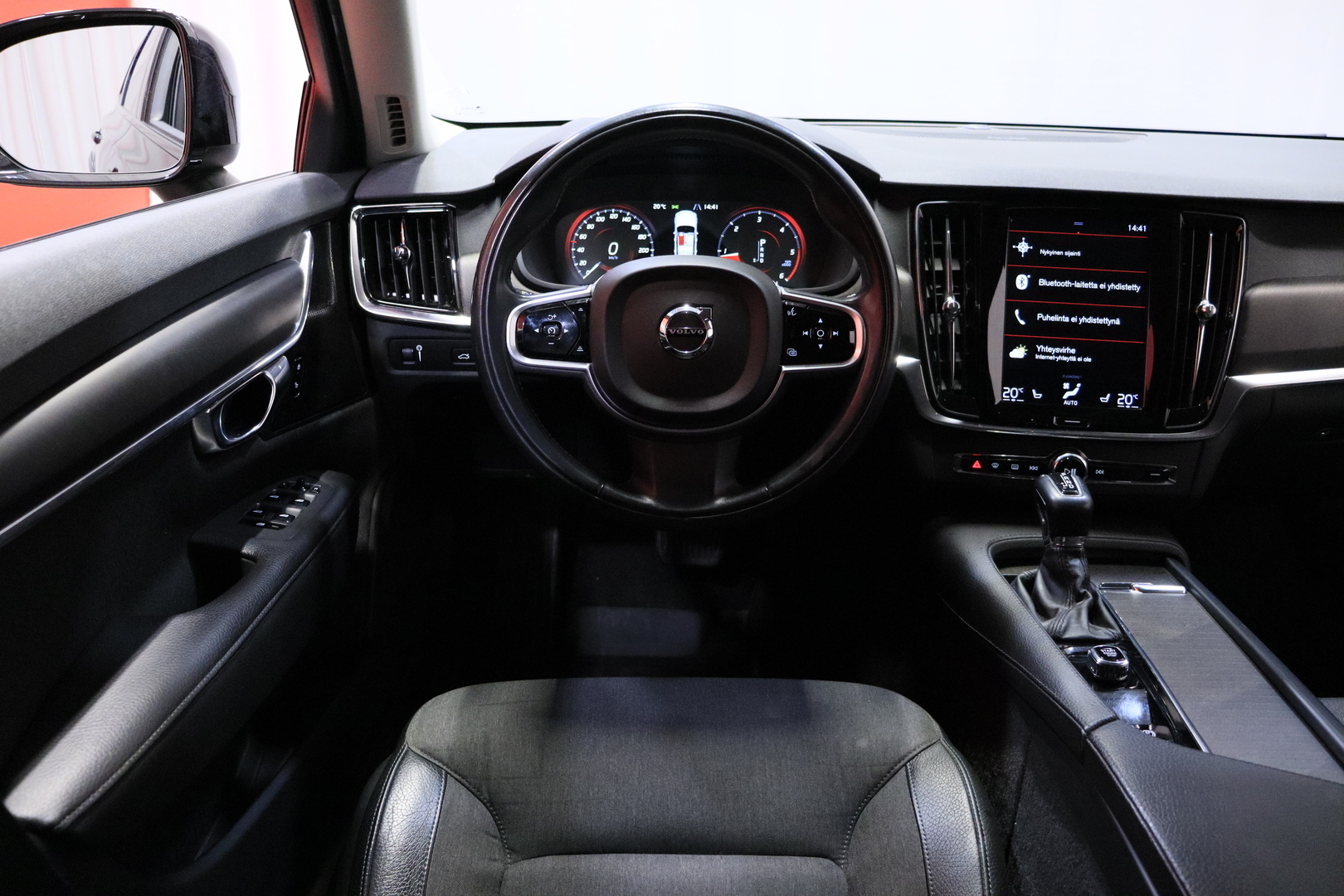 Volvo - V90 Cross Country - D4 AWD Plus aut / Webasto / ACC /  H&K / Koukku / Kamera / VOC / - Farmari
