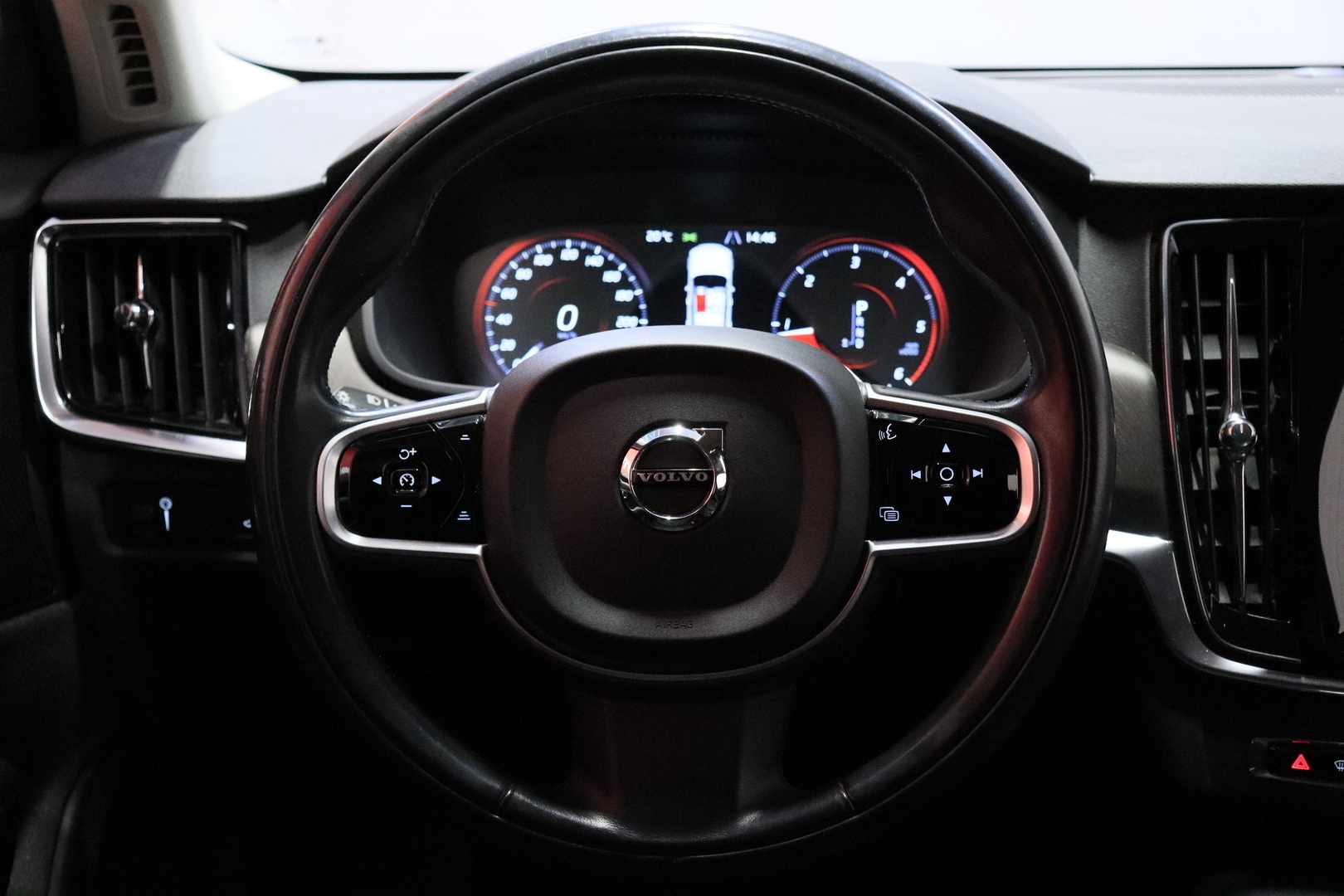 Volvo - V90 Cross Country - D4 AWD Plus aut / Webasto / ACC /  H&K / Koukku / Kamera / VOC / - Farmari
