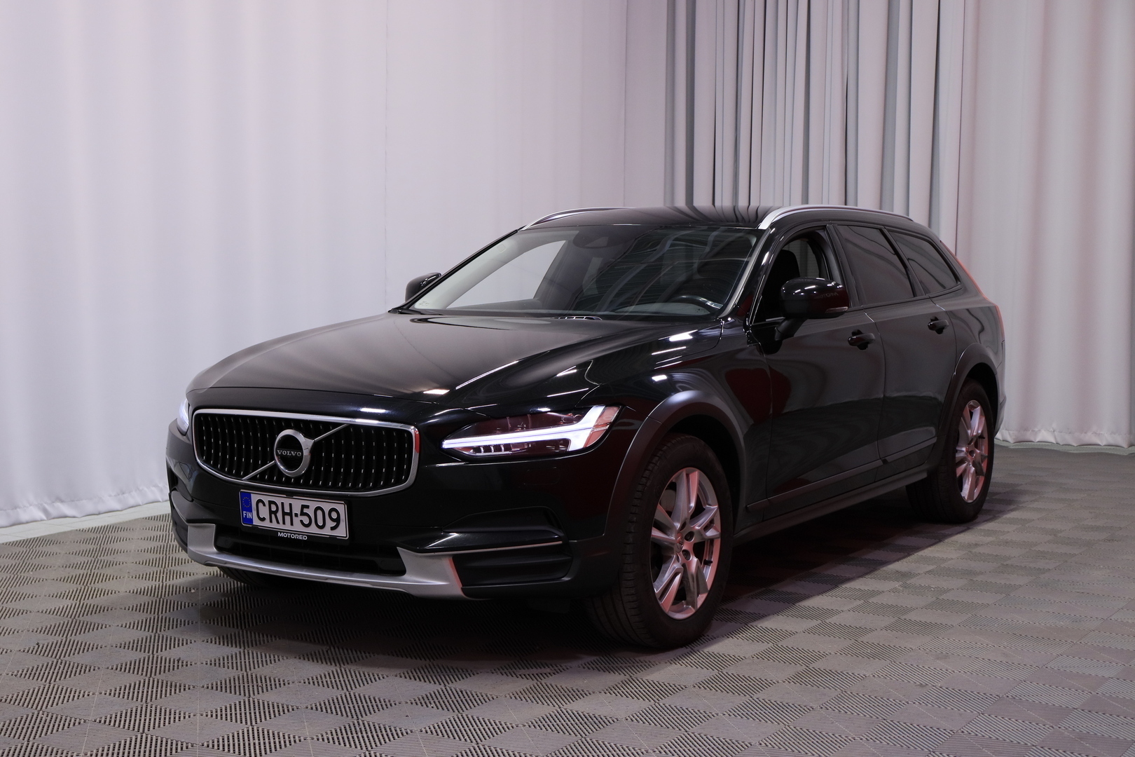 Volvo - V90 Cross Country - D4 AWD Plus aut / Webasto / ACC /  H&K / Koukku / Kamera / VOC / - Farmari