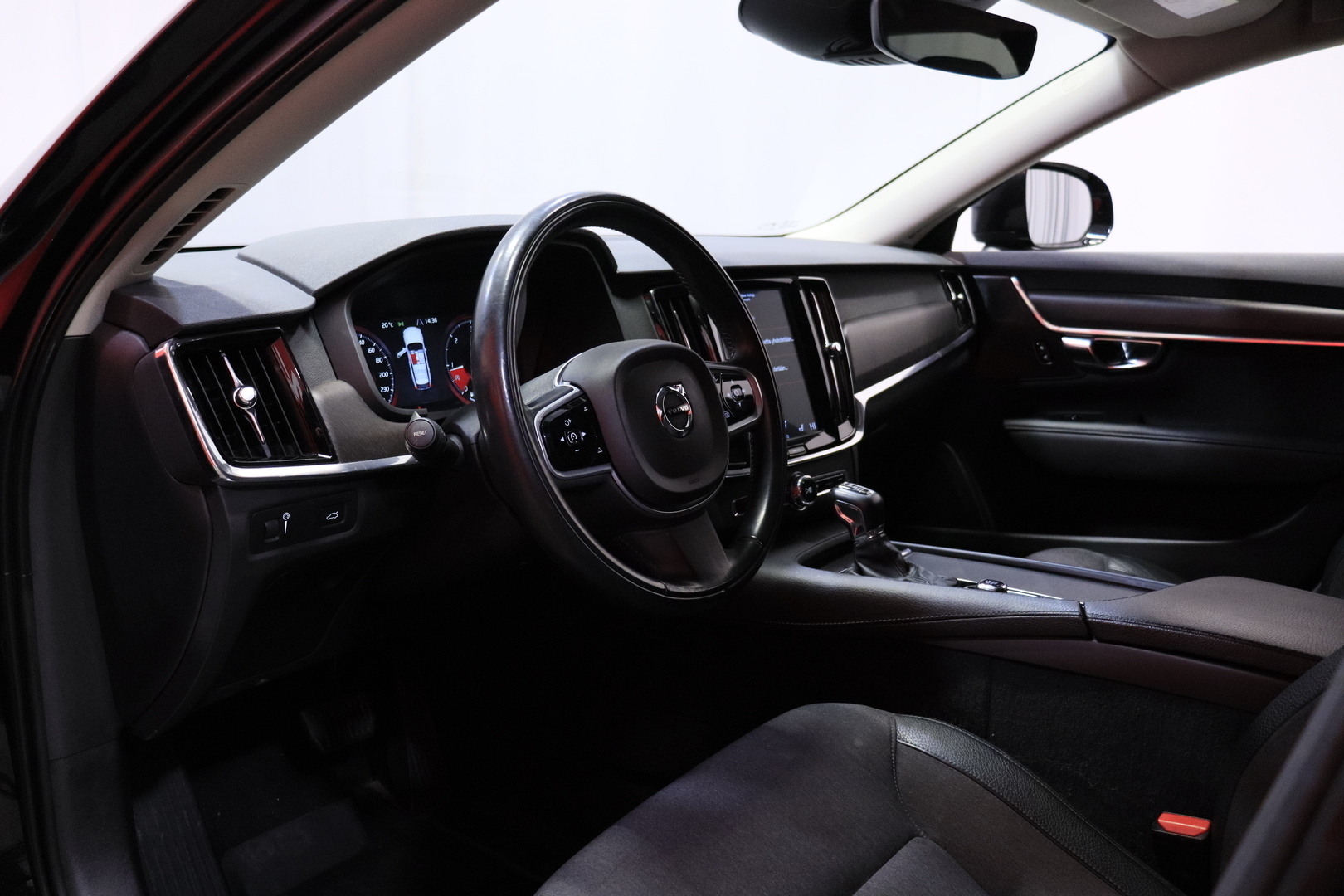Volvo - V90 Cross Country - D4 AWD Plus aut / Webasto / ACC /  H&K / Koukku / Kamera / VOC / - Farmari