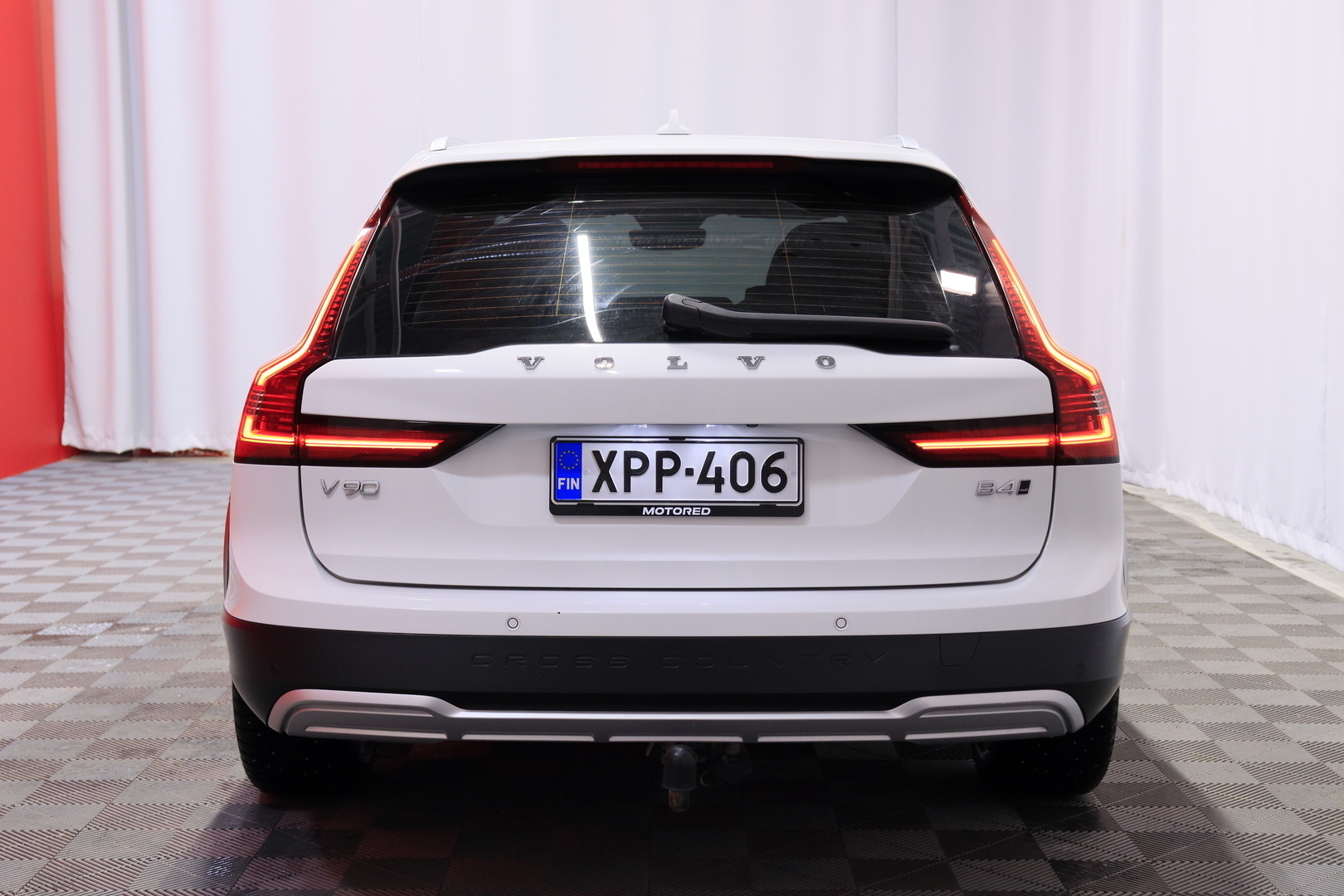 Volvo - V90 Cross Country - B4 AWD D-MHEV Business aut / Jakopää tehty! / Merkkihuollettu Suomi-auto / Webasto / ACC / H&K / Koukku / - Farmari