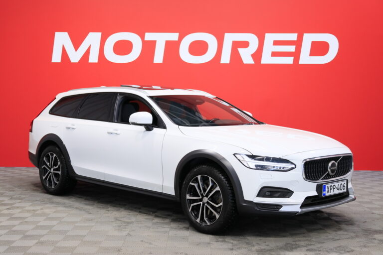 Volvo - V90 Cross Country - B4 AWD D-MHEV Business aut / Jakopää tehty! / Merkkihuollettu Suomi-auto / Webasto / ACC / H&K / Koukku / - Farmari