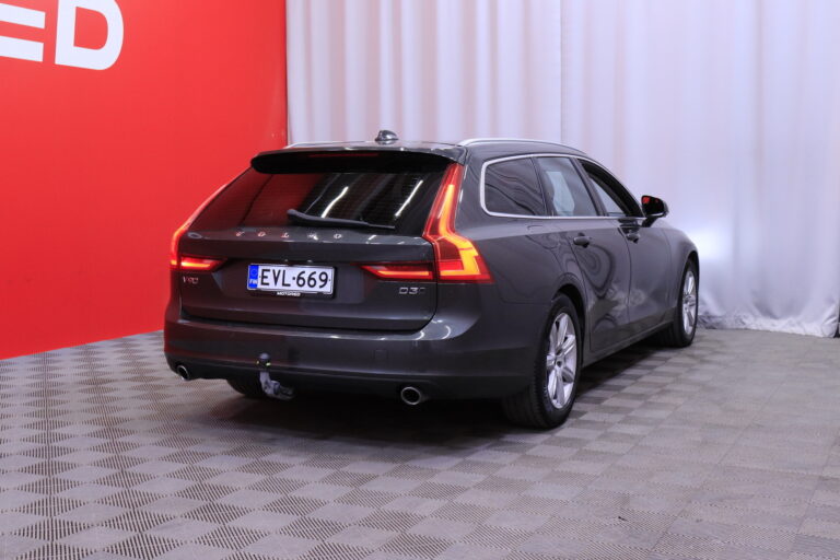 Volvo - V90 - D3 AWD Business aut // Vakionopeudensäädin (ACC) / Vetokoukku / Webasto / KeyLessGo / LED / VOC / 2x renkaat // - Farmari