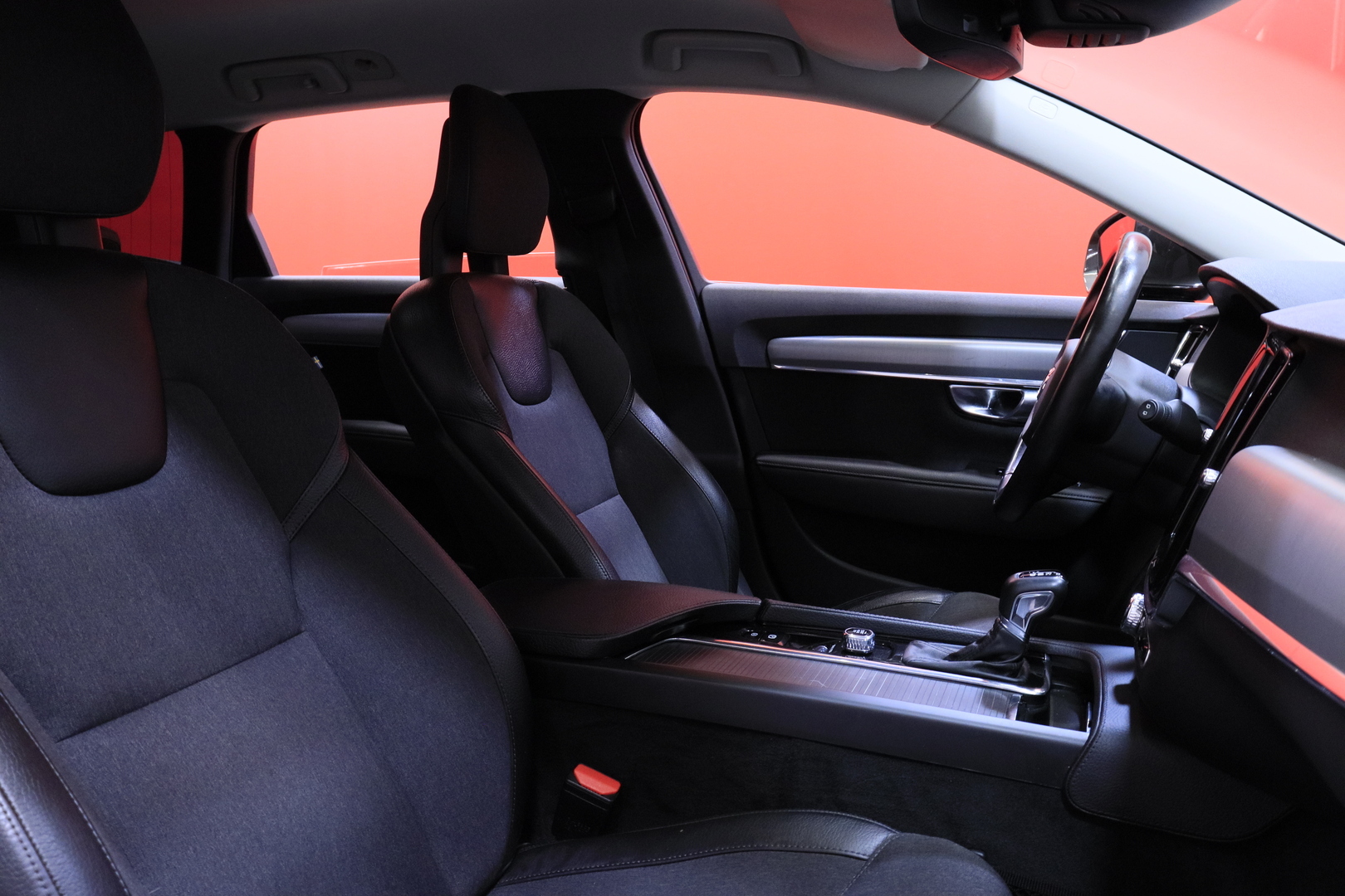 Volvo - V90 - D3 AWD Business aut / ACC / Vetokoukku / Webasto / KeyLessGo / LED / VOC / 2x renkaat // - Farmari