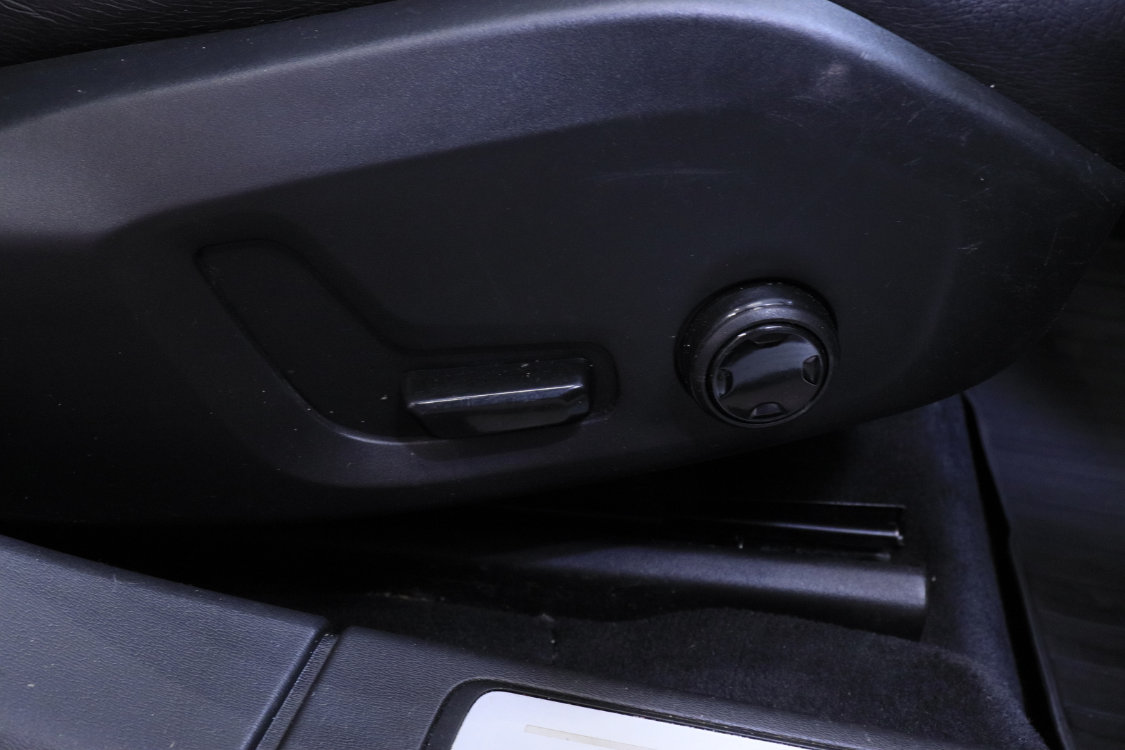 Volvo - V90 - D3 AWD Business aut / ACC / Vetokoukku / Webasto / KeyLessGo / LED / VOC / 2x renkaat // - Farmari