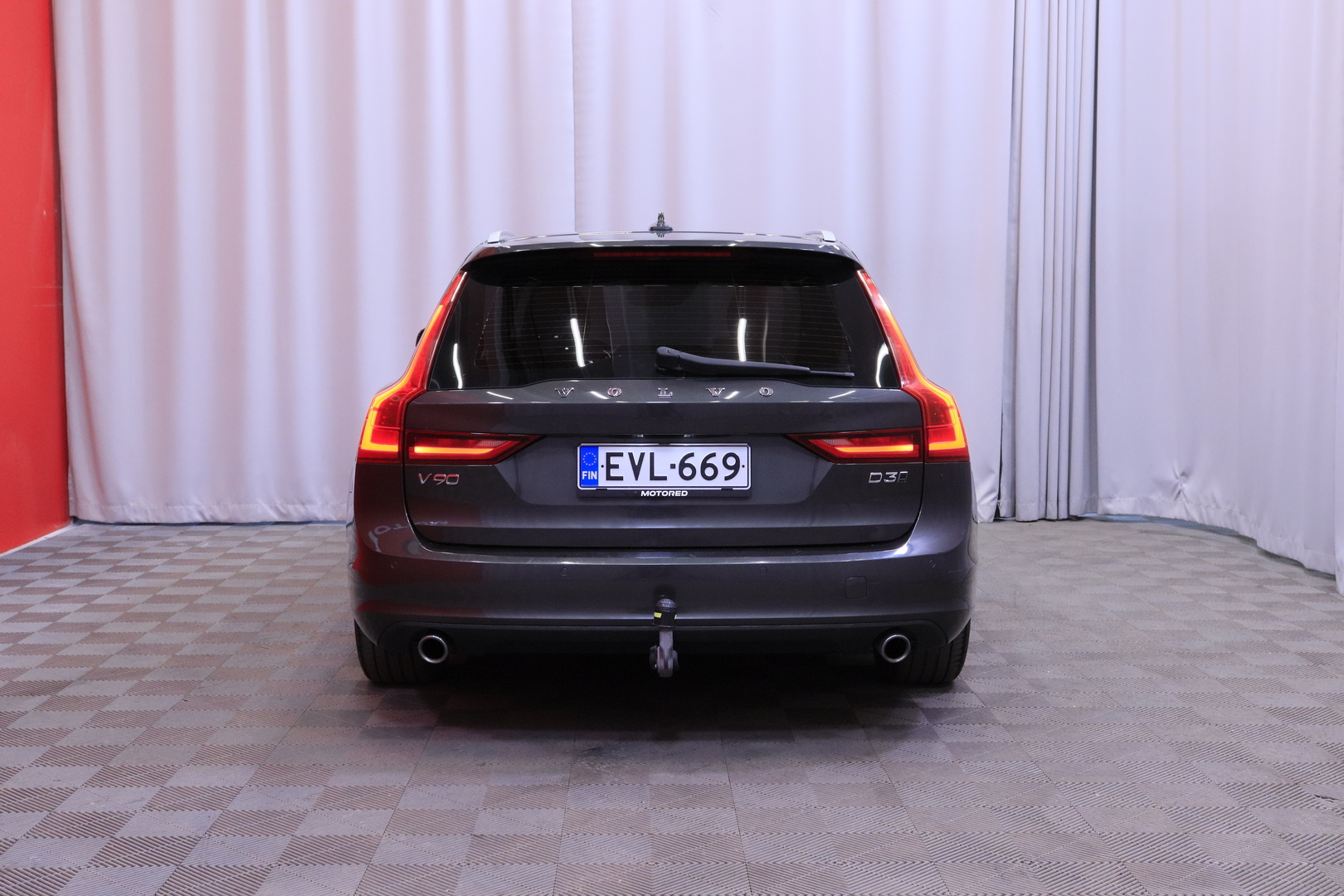 Volvo - V90 - D3 AWD Business aut / ACC / Vetokoukku / Webasto / KeyLessGo / LED / VOC / 2x renkaat // - Farmari