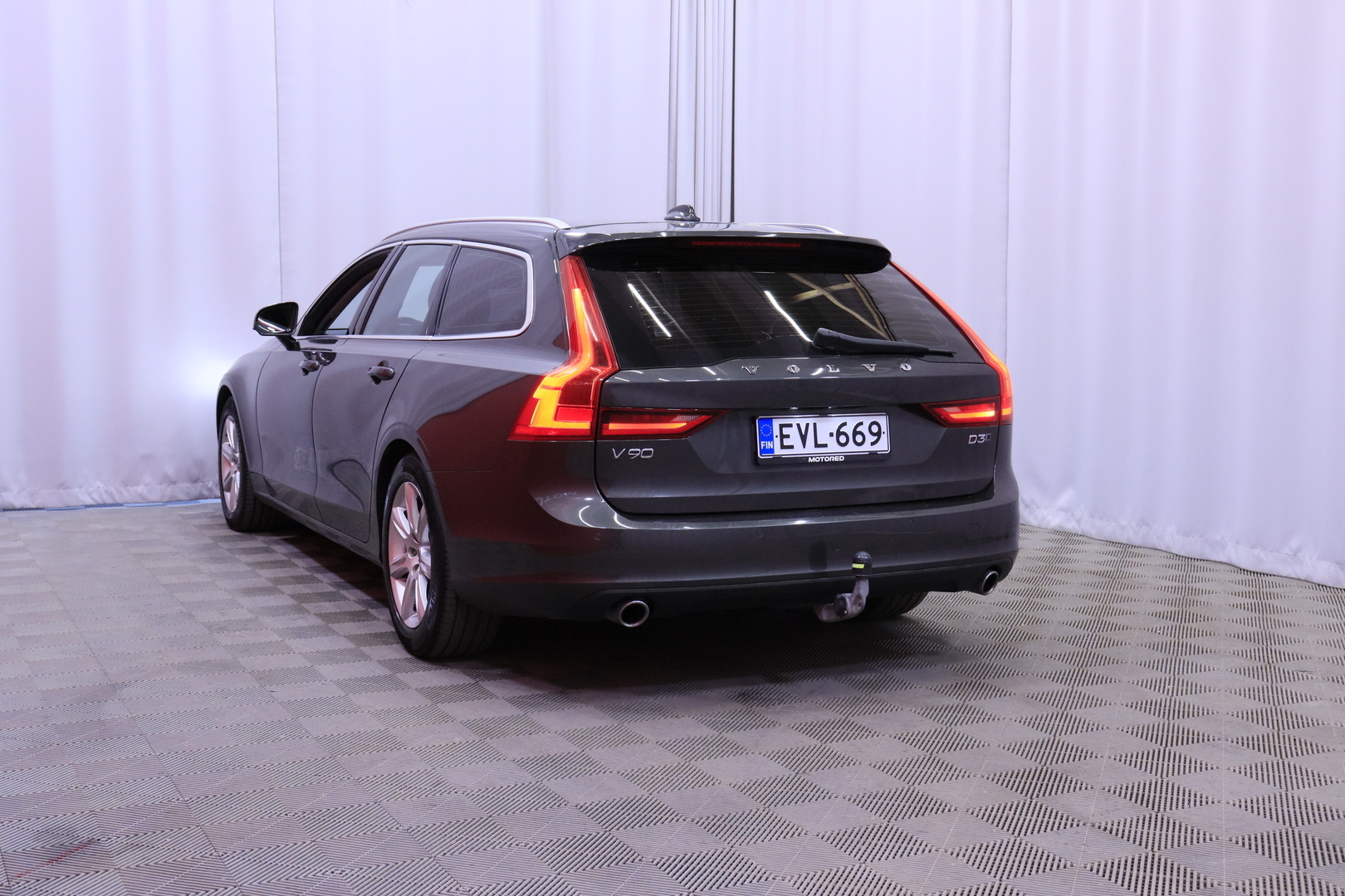 Volvo - V90 - D3 AWD Business aut / ACC / Vetokoukku / Webasto / KeyLessGo / LED / VOC / 2x renkaat // - Farmari