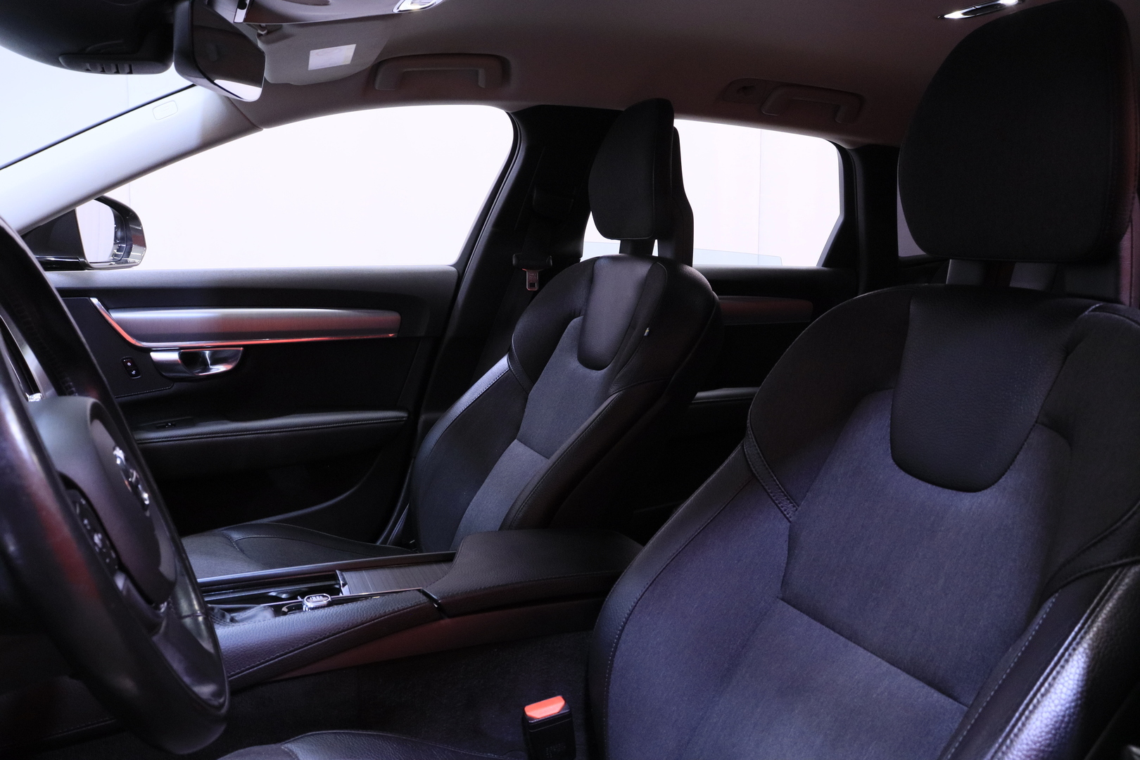 Volvo - V90 - D3 AWD Business aut / ACC / Vetokoukku / Webasto / KeyLessGo / LED / VOC / 2x renkaat // - Farmari