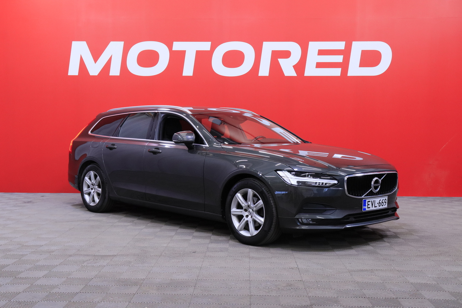 Volvo - V90 - D3 AWD Business aut / ACC / Vetokoukku / Webasto / KeyLessGo / LED / VOC / 2x renkaat // - Farmari