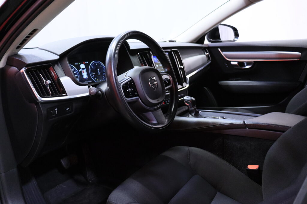 Volvo - V90 - D3 Momentum aut // Webasto / Pilot assist / VOC / P.Tutka / Volvo - V90 - D3 Momentum aut // Webasto / Pilot assist / VOC / P.Tutka / - Farmari