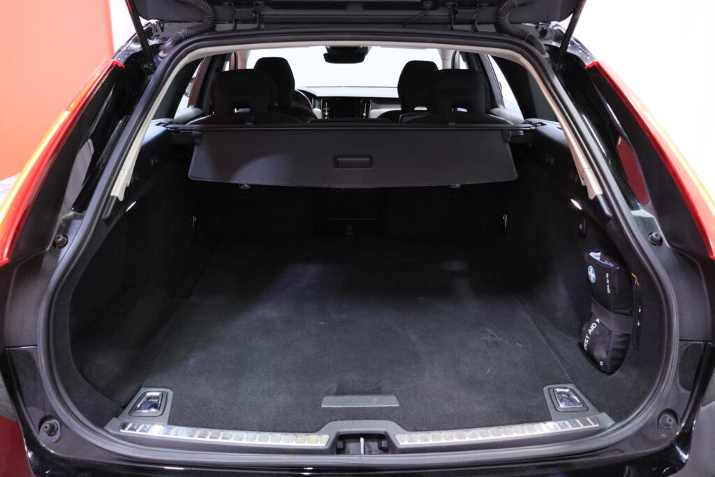 tuotekuva-Volvo-V90-FOV-797-2026-04-09-105605-28 tuotekuva-Volvo-V90-FOV-797-2026-04-09-105605-28