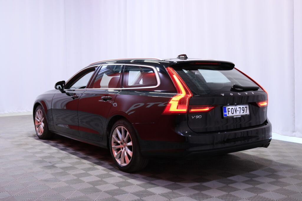 Volvo - V90 - D3 Momentum aut // Webasto / Pilot assist / VOC / P.Tutka / Volvo - V90 - D3 Momentum aut // Webasto / Pilot assist / VOC / P.Tutka / - Farmari