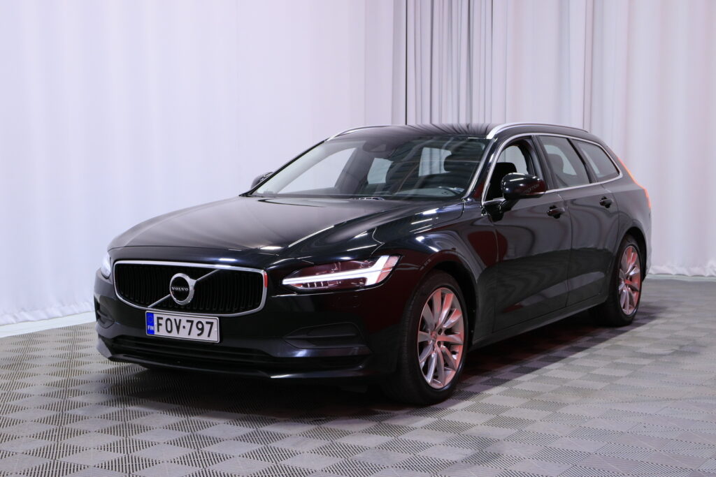 Volvo - V90 - D3 Momentum aut // Webasto / Pilot assist / VOC / P.Tutka / Volvo - V90 - D3 Momentum aut // Webasto / Pilot assist / VOC / P.Tutka / - Farmari