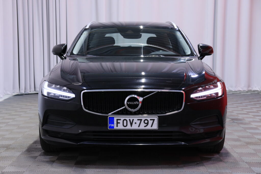 Volvo - V90 - D3 Momentum aut // Webasto / Pilot assist / VOC / P.Tutka / Volvo - V90 - D3 Momentum aut // Webasto / Pilot assist / VOC / P.Tutka / - Farmari