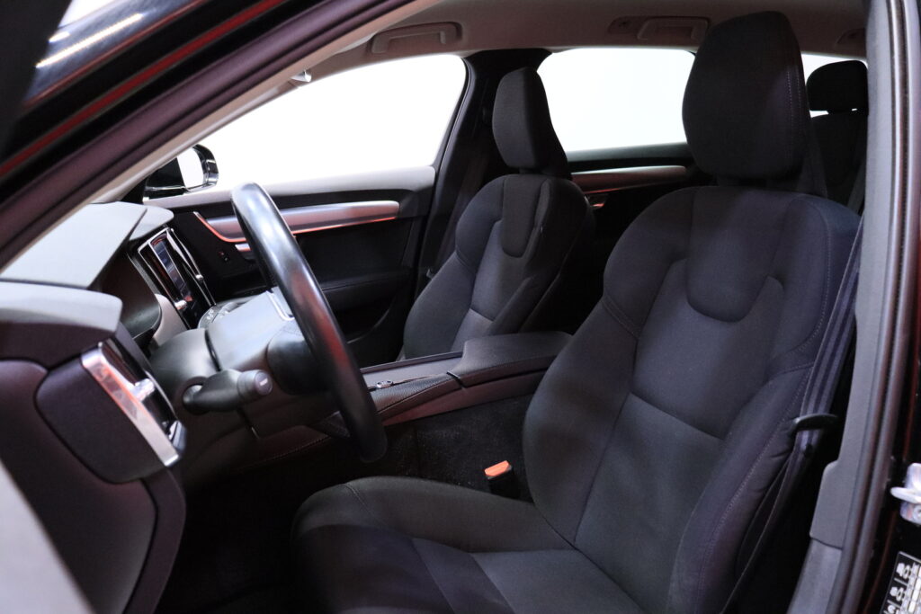 Volvo - V90 - D3 Momentum aut // Webasto / Pilot assist / VOC / P.Tutka / Volvo - V90 - D3 Momentum aut // Webasto / Pilot assist / VOC / P.Tutka / - Farmari