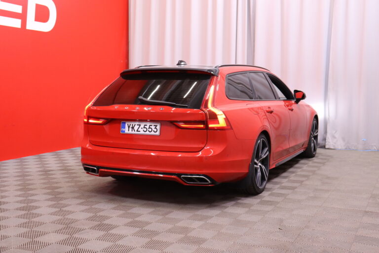 Volvo - V90 - D4 AWD R-Design aut // ACC / KeyLessGo / Muistipenkki / Volvo On Call / Webasto / BLIS / Digimittaristo // - Farmari