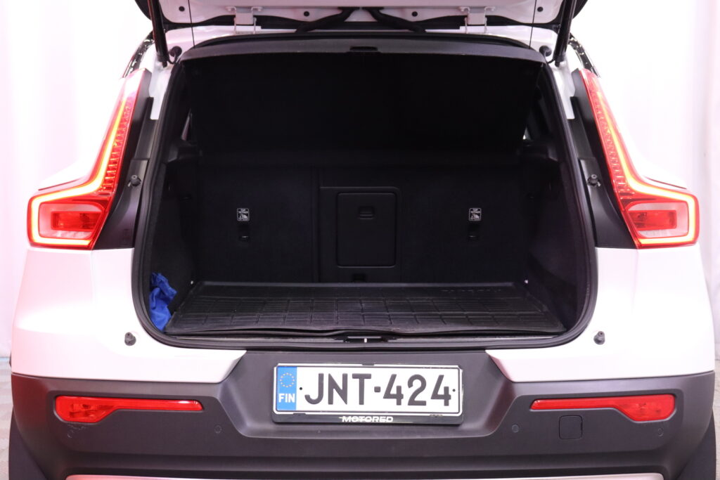 tuotekuva-Volvo-XC40-JNT-424-2026-04-13-163006-17 tuotekuva-Volvo-XC40-JNT-424-2026-04-13-163006-17