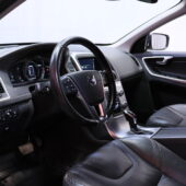 Volvo - XC60 - D5 AWD 162kW Business Classic Edition aut // ACC / Webasto / Koukku / VOC / Harman & Kardon / Muistipenkki / Nahat / - Maastoauto