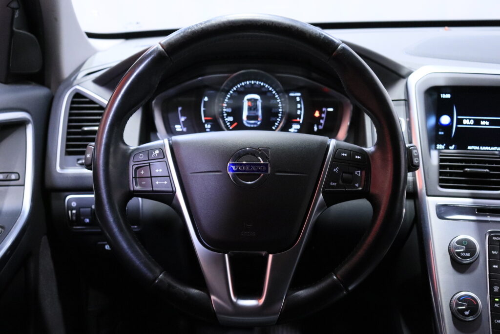 Volvo - XC60 - D5 AWD 162kW Business Classic Edition aut // ACC / Webasto / Koukku / VOC / Harman & Kardon / Muistipenkki / Nahat / Volvo - XC60 - D5 AWD 162kW Business Classic Edition aut // ACC / Webasto / Koukku / VOC / Harman & Kardon / Muistipenkki / Nahat / - Maastoauto