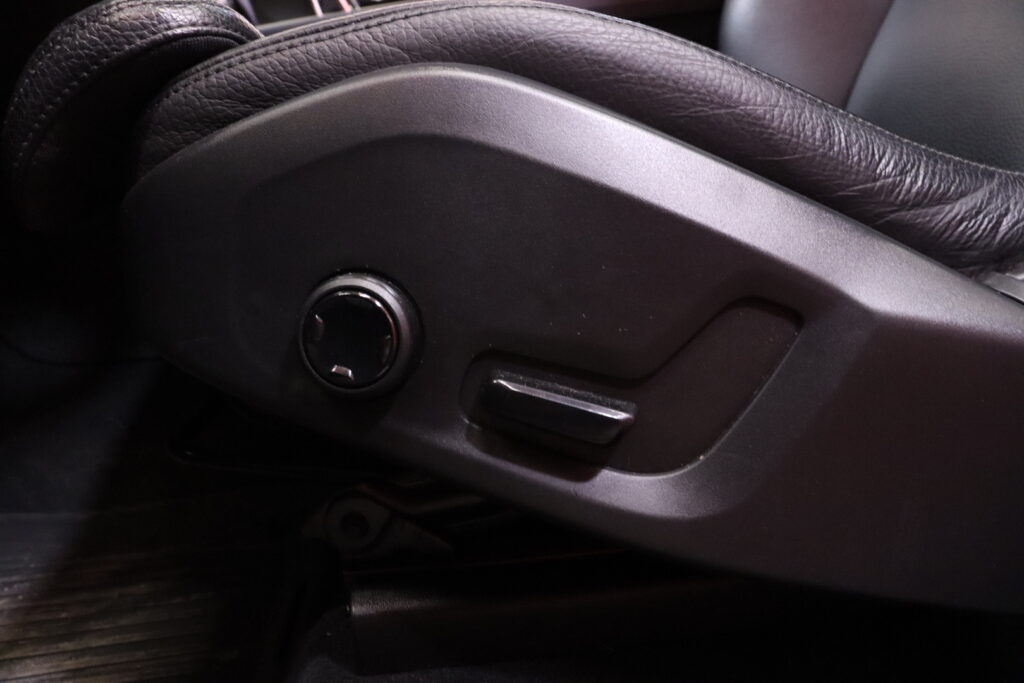 Volvo - XC60 - T8 AWD Inscription aut // ACC / Webasto / Koukku / Panorama / VOC / Full LED / Nahkasisusta / Volvo - XC60 - T8 AWD Inscription aut // ACC / Webasto / Koukku / Panorama / VOC / Full LED / Nahkasisusta / - Maastoauto